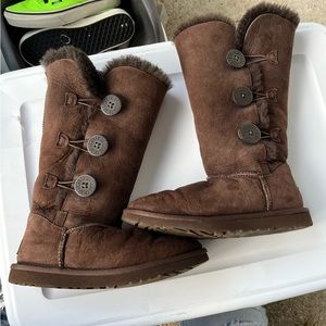Size 6 Ugg bailey button boots